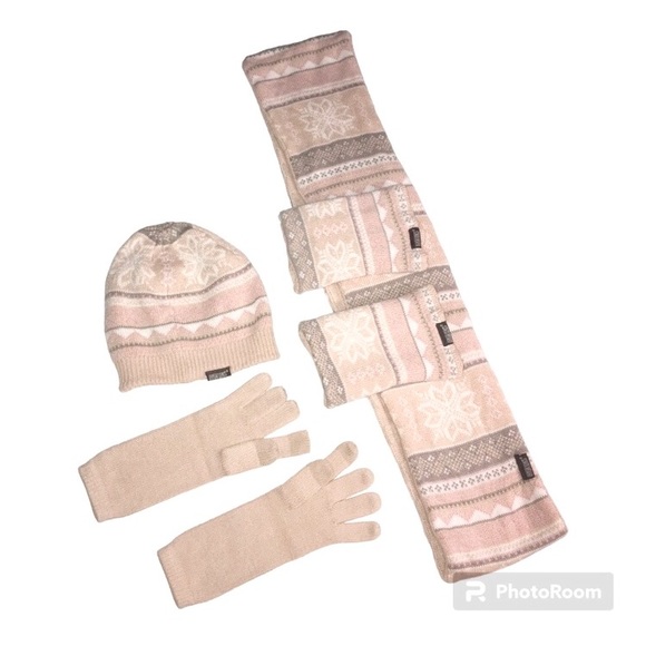 Muk Luks Reversible Soft Pink Accessories Set Beanie Scarf Gloves Wrist Warmers - Picture 2 of 6